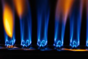 Erdgas verbrennt in Gastherme